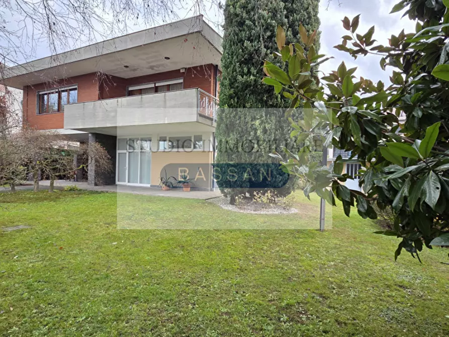 Immagine 8 di Villa in vendita  in via  Tevere 4 a Lonate Pozzolo