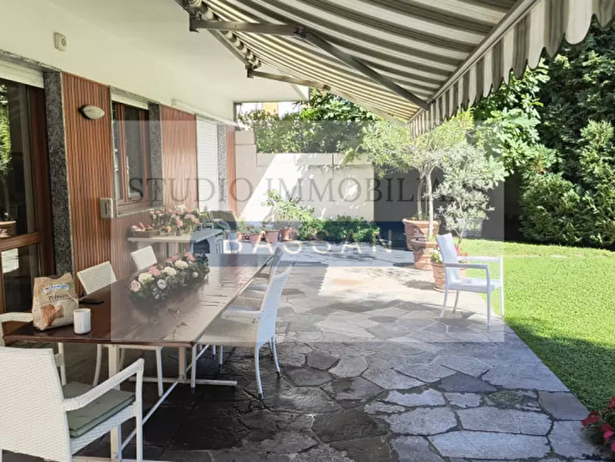 Immagine 11 di Villa in vendita  in via  Tevere 4 a Lonate Pozzolo