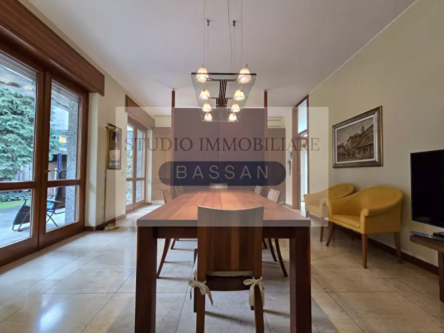 Immagine 13 di Villa in vendita  in via  Tevere 4 a Lonate Pozzolo