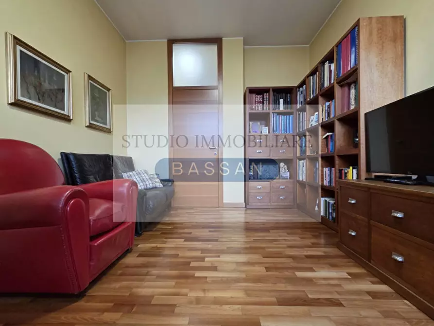 Immagine 21 di Villa in vendita  in via  Tevere 4 a Lonate Pozzolo