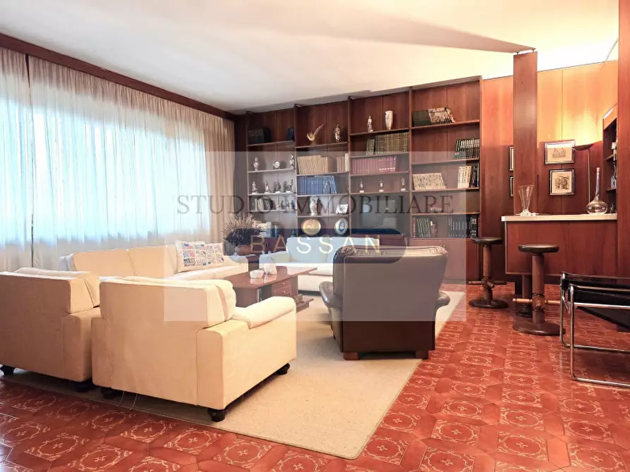 Immagine 37 di Villa in vendita  in via  Tevere 4 a Lonate Pozzolo