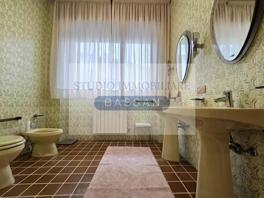 Immagine 38 di Villa in vendita  in via  Tevere 4 a Lonate Pozzolo