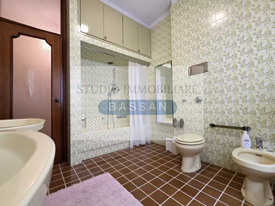 Immagine 39 di Villa in vendita  in via  Tevere 4 a Lonate Pozzolo