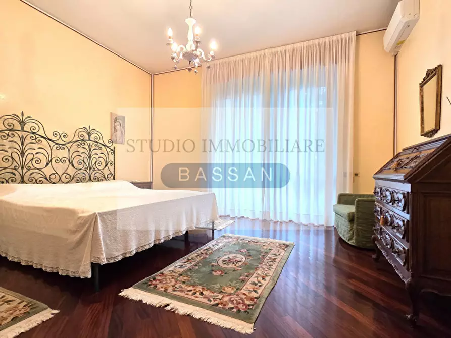 Immagine 40 di Villa in vendita  in via  Tevere 4 a Lonate Pozzolo