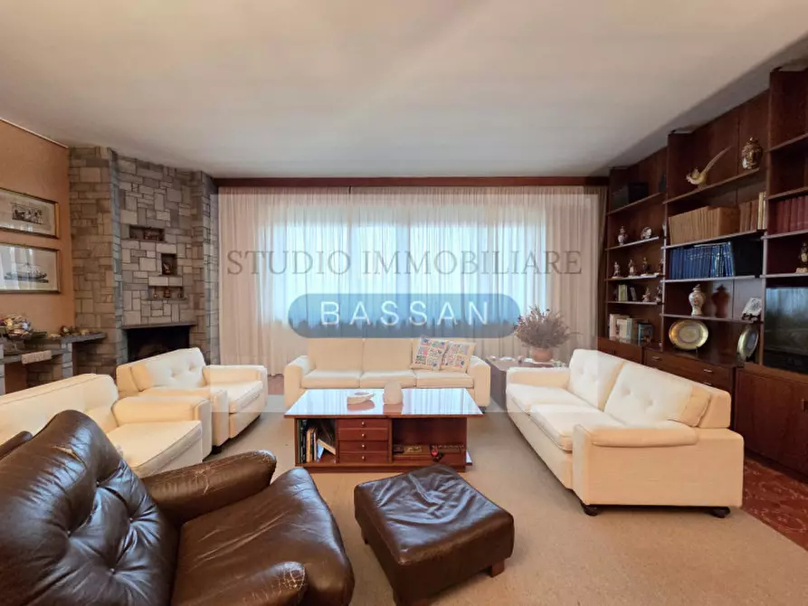 Immagine 52 di Villa in vendita  in via  Tevere 4 a Lonate Pozzolo