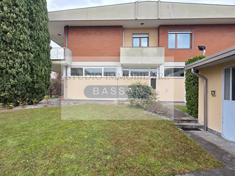Immagine 61 di Villa in vendita  in via  Tevere 4 a Lonate Pozzolo