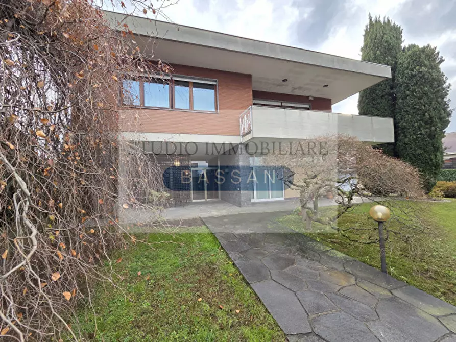 Immagine 63 di Villa in vendita  in via  Tevere 4 a Lonate Pozzolo