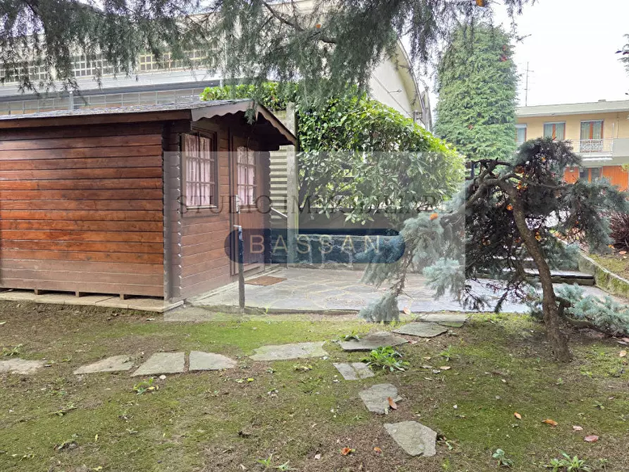 Immagine 65 di Villa in vendita  in via  Tevere 4 a Lonate Pozzolo