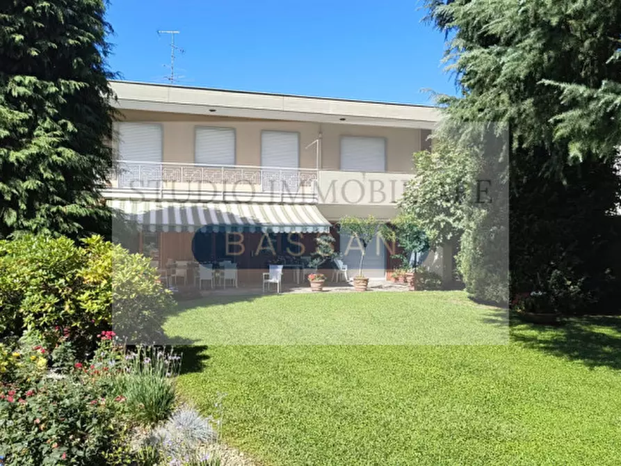 Immagine 70 di Villa in vendita  in via  Tevere 4 a Lonate Pozzolo