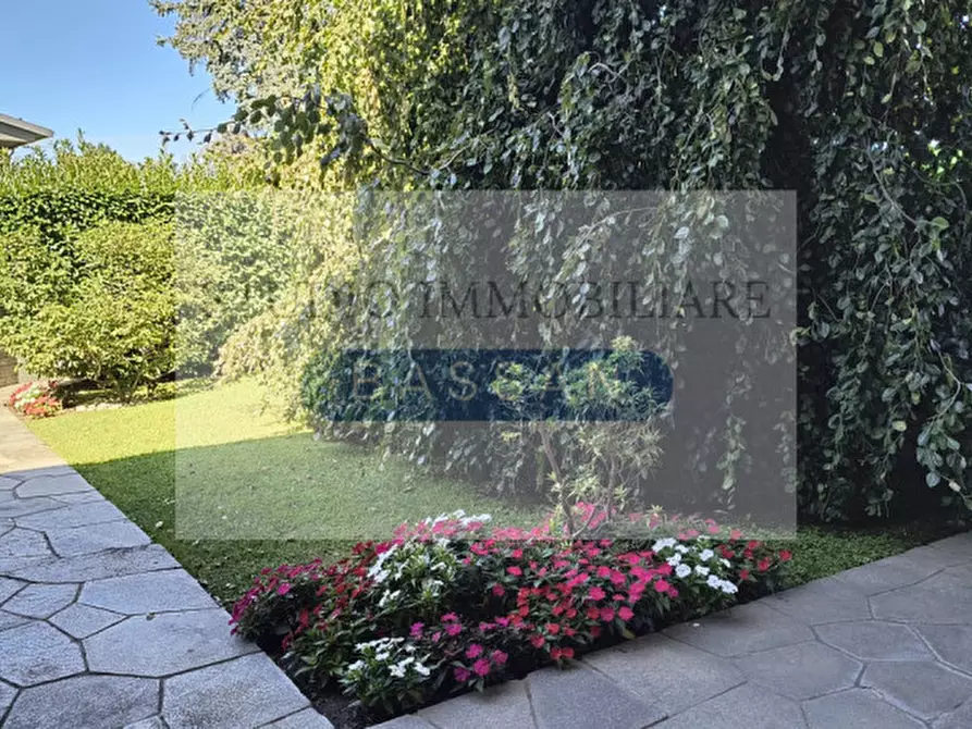 Immagine 73 di Villa in vendita  in via  Tevere 4 a Lonate Pozzolo