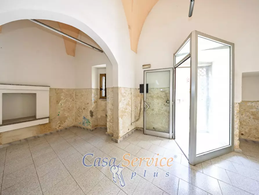 Immagine 23 di Laboratorio in vendita  in Corso XX Settembre a Casarano