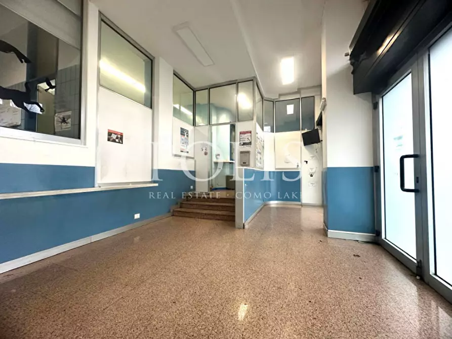 Immagine 2 di Negozio in vendita  in Via Piave a Como