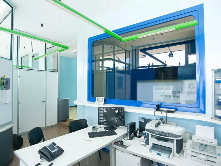 Immagine 4 di Negozio in vendita  in Via Piave a Como