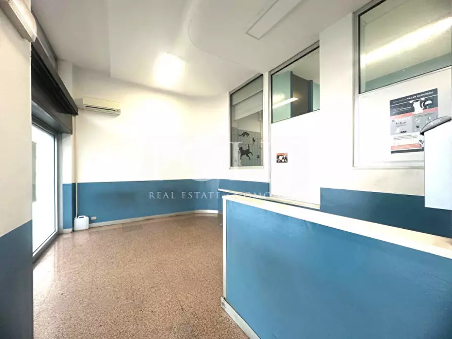 Immagine 5 di Negozio in vendita  in Via Piave a Como