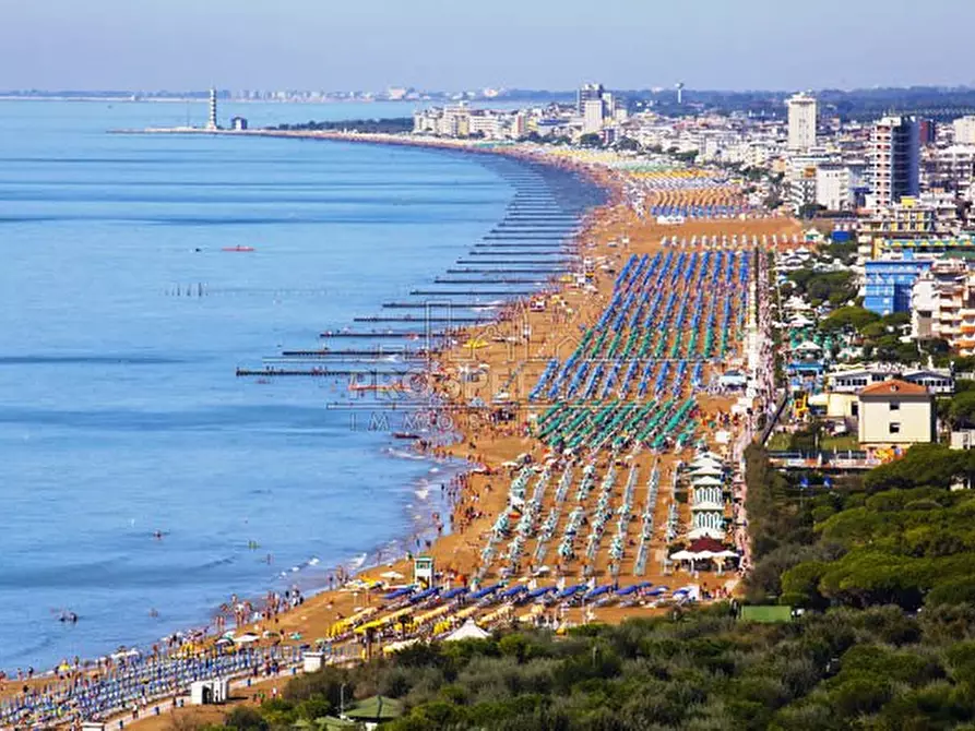 Immagine 17 di Appartamento in vendita  in VIA ACQUILEIA 52 a Jesolo