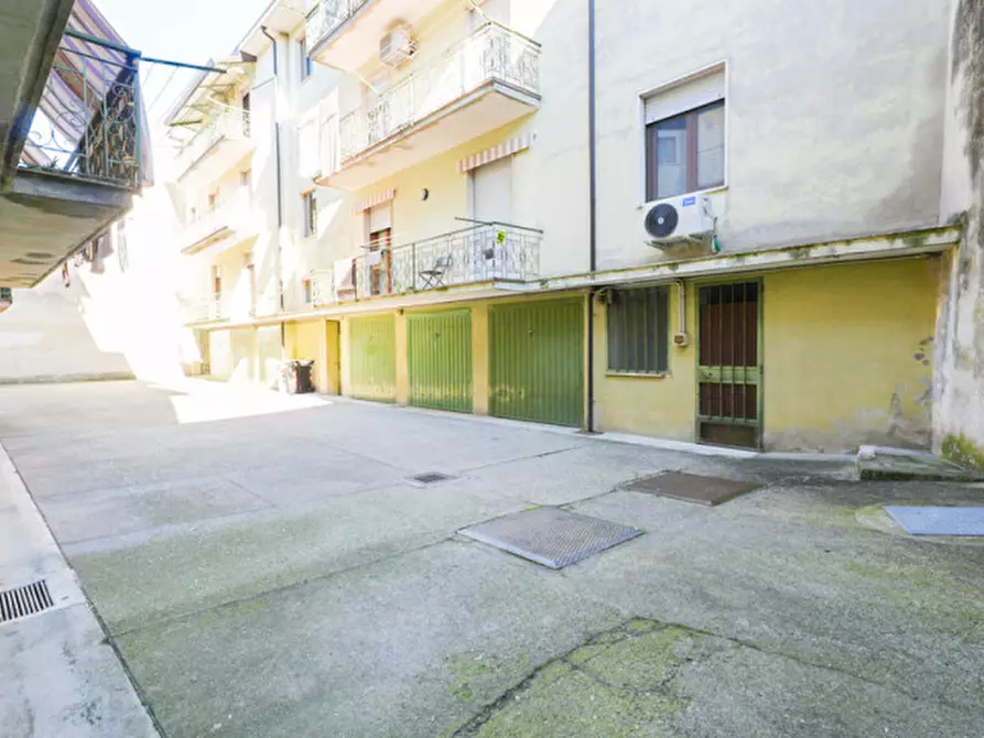 Immagine 10 di Appartamento in vendita  a Fiorenzuola D'arda