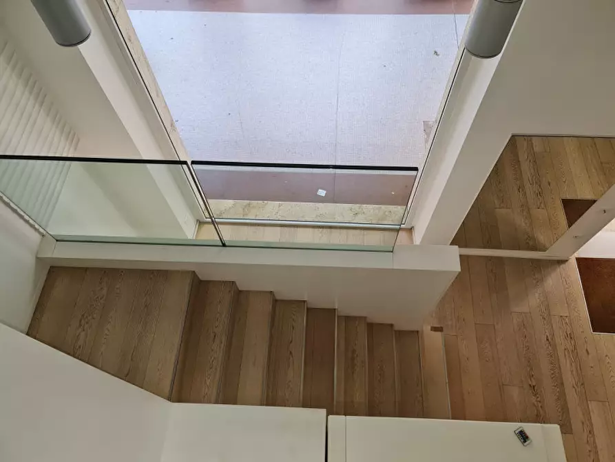 Immagine 10 di Negozio in vendita  a Rovigo