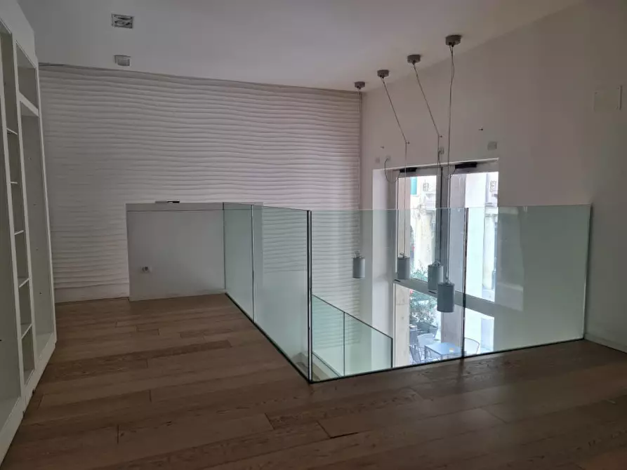 Immagine 12 di Negozio in vendita  a Rovigo