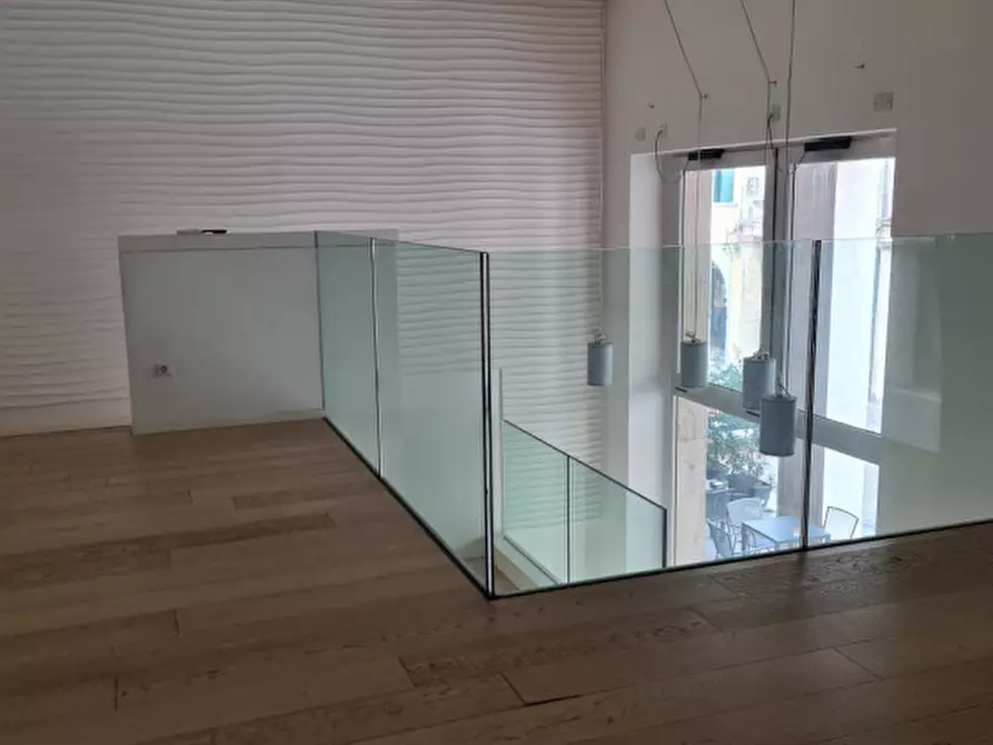 Immagine 16 di Negozio in vendita  a Rovigo