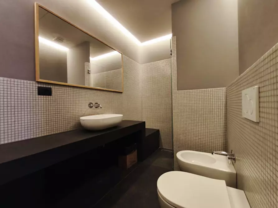 Immagine 22 di Appartamento in vendita  in via clavature a Bologna