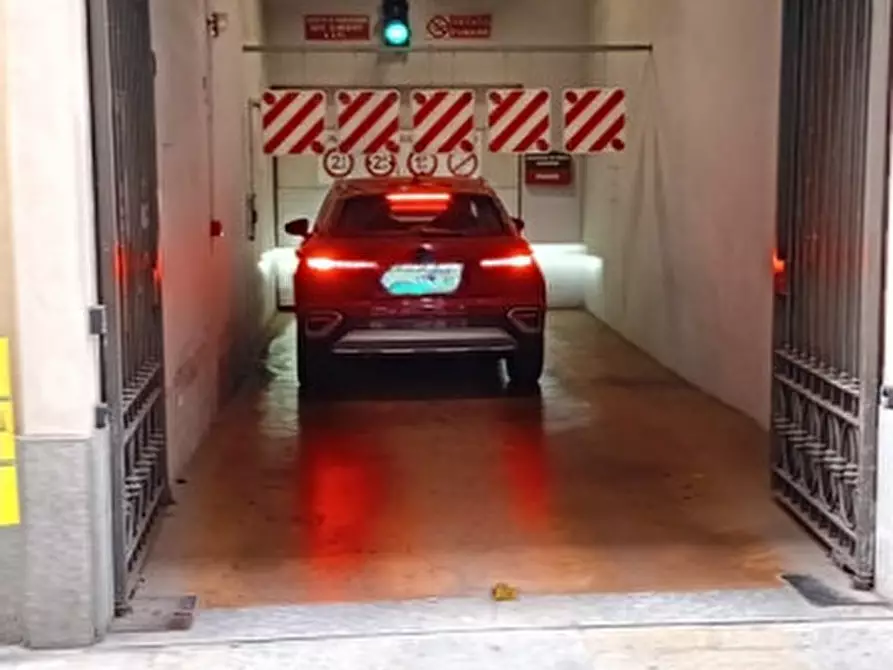 Immagine 5 di Posto auto in vendita  in VIA BELLEZIA 5 a Torino