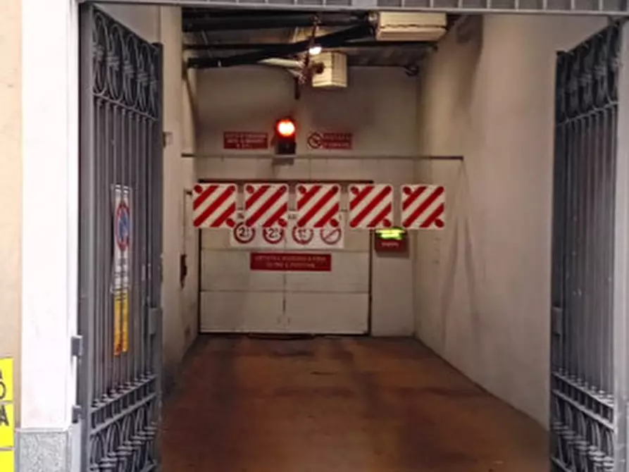 Immagine 11 di Posto auto in vendita  in VIA BELLEZIA 5 a Torino