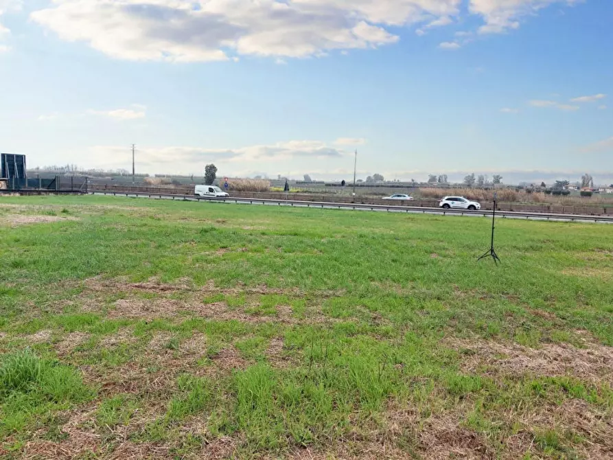 Immagine 8 di Terreno in vendita  in Strada Regionale 148 Pontina, N. snc a Latina
