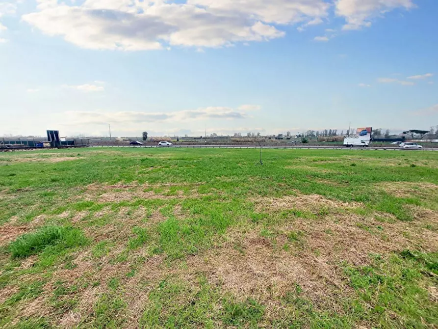 Immagine 11 di Terreno in vendita  in Strada Regionale 148 Pontina, N. snc a Latina