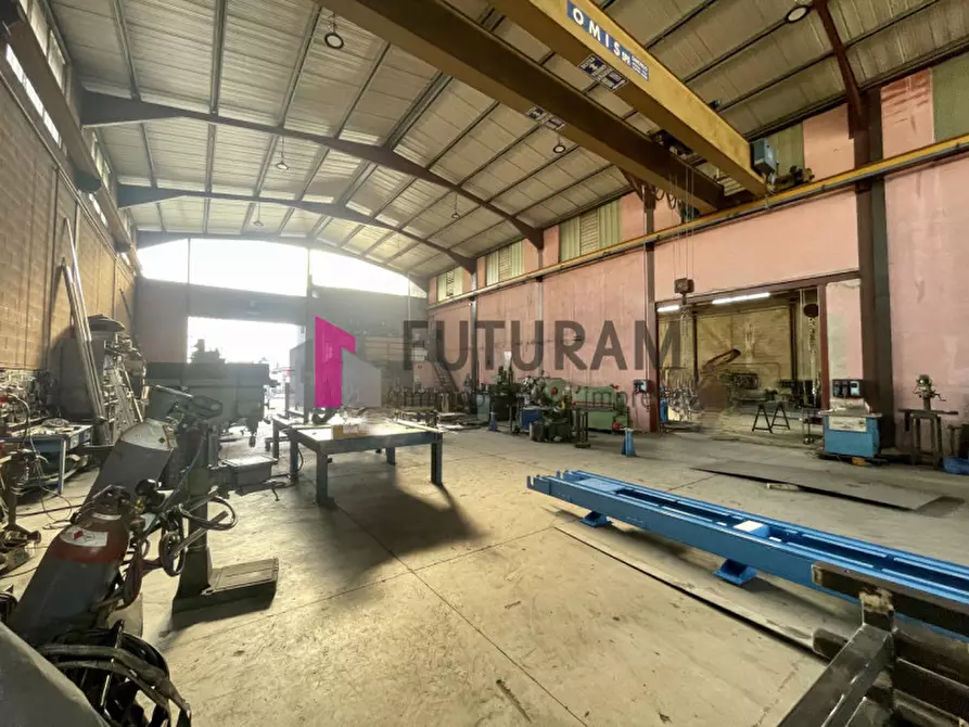 Immagine 9 di Capannone industriale in vendita  a Mestrino