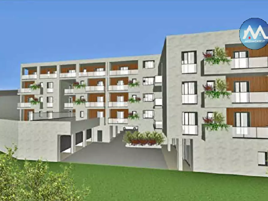 Immagine 4 di Palazzo in vendita  in Via Ostaglio a Salerno