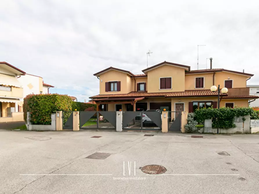 Immagine 29 di Villetta a schiera in vendita  in via Misurina 88 a San Donà Di Piave