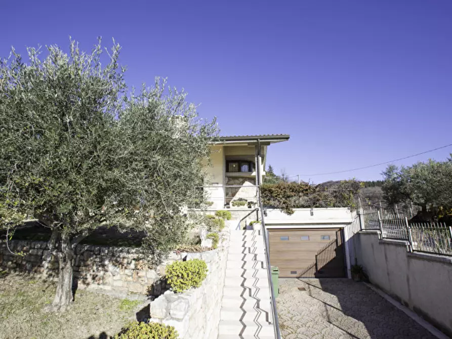 Immagine 8 di Casa indipendente in vendita  a Verona