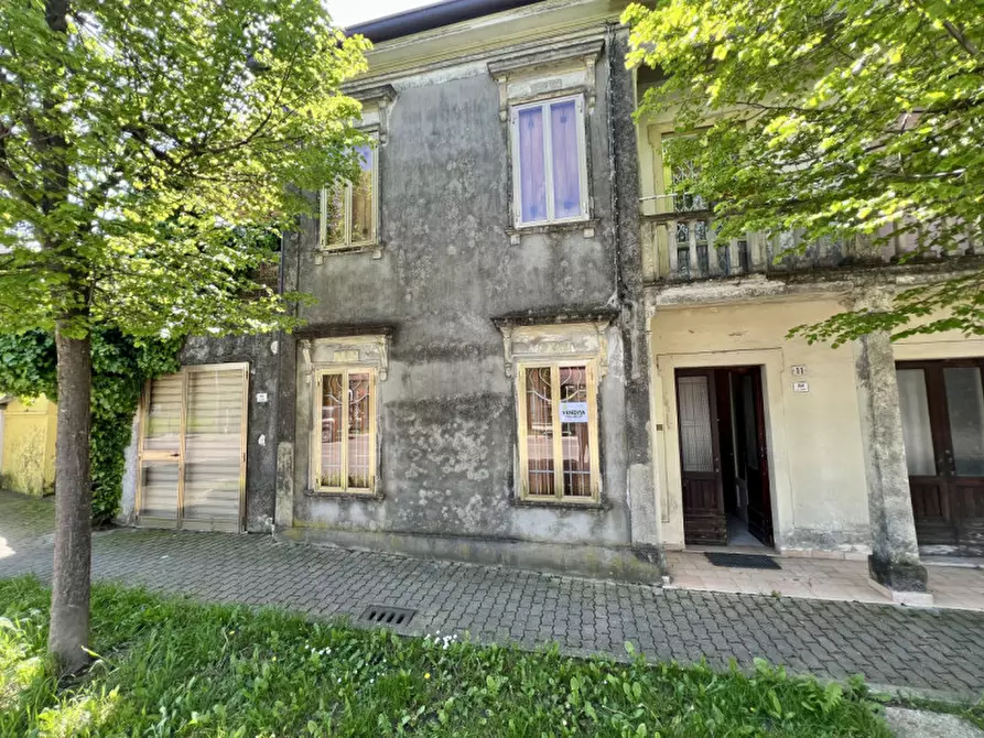 Immagine 1 di Casa bifamiliare in vendita  in viale caduti 154 a Angiari