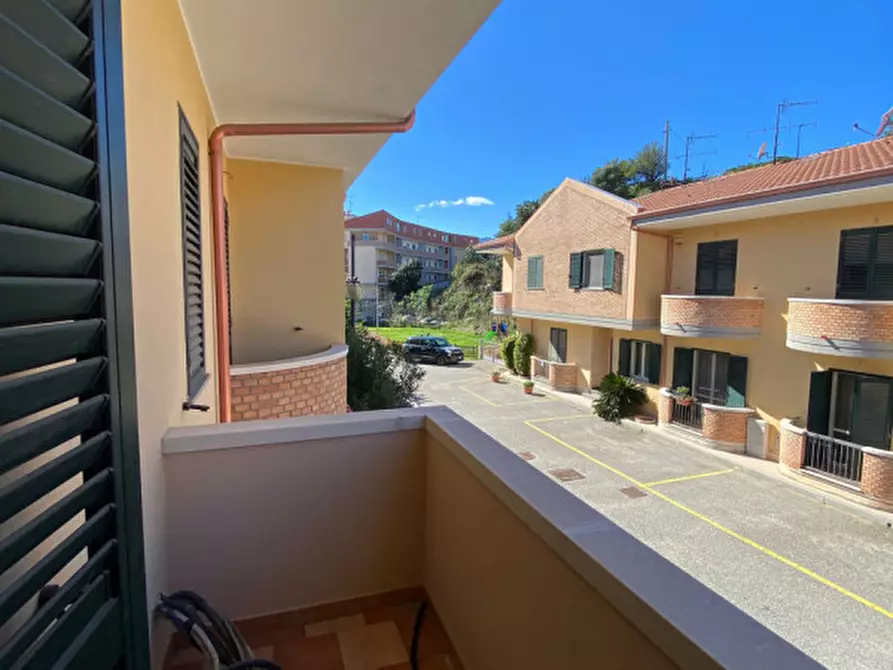 Immagine 19 di Villetta a schiera in vendita  in via drosi a Satriano