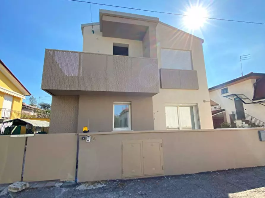 Immagine 4 di Appartamento in vendita  in Via Bartolomeo Montagna a Venezia