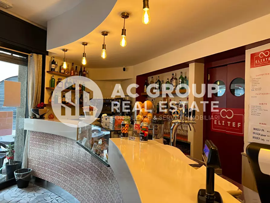 Immagine 2 di Attività commerciale in vendita  in Via Luigi Caronni a Saronno