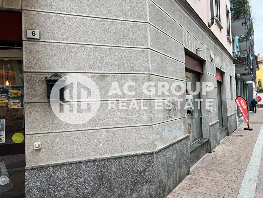 Immagine 10 di Attività commerciale in vendita  in Via Luigi Caronni a Saronno
