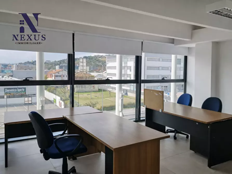 Immagine 12 di Ufficio in affitto  in Via Sandro Pertini a Pesaro