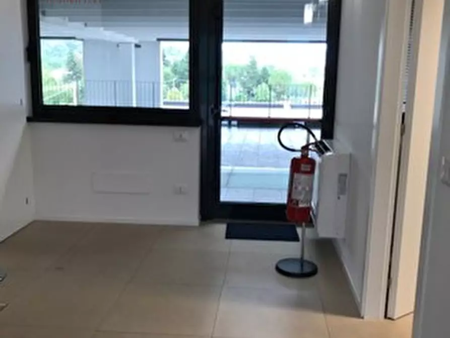 Immagine 17 di Ufficio in affitto  in Via Sandro Pertini a Pesaro