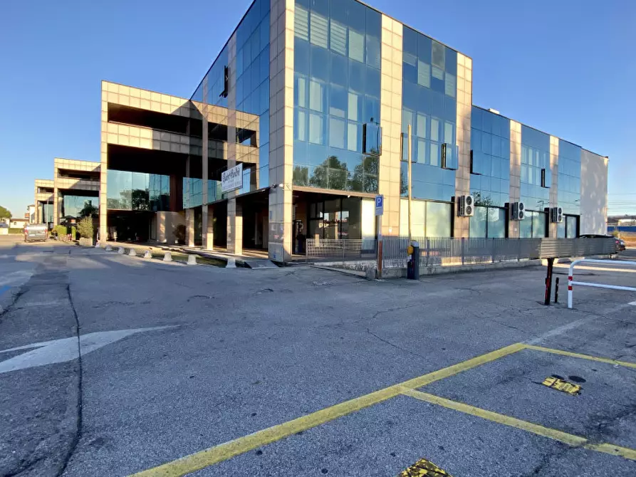 Immagine 18 di Appartamento in vendita  in Strada Padana verso Verona, 293 a Vicenza