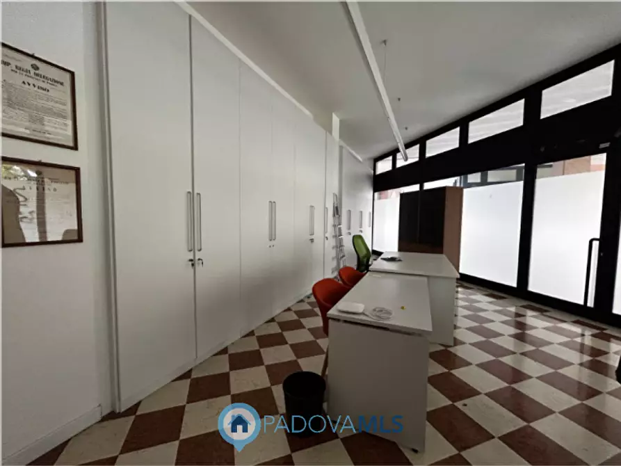 Immagine 2 di Negozio in vendita  in via san marco, 141 a Padova