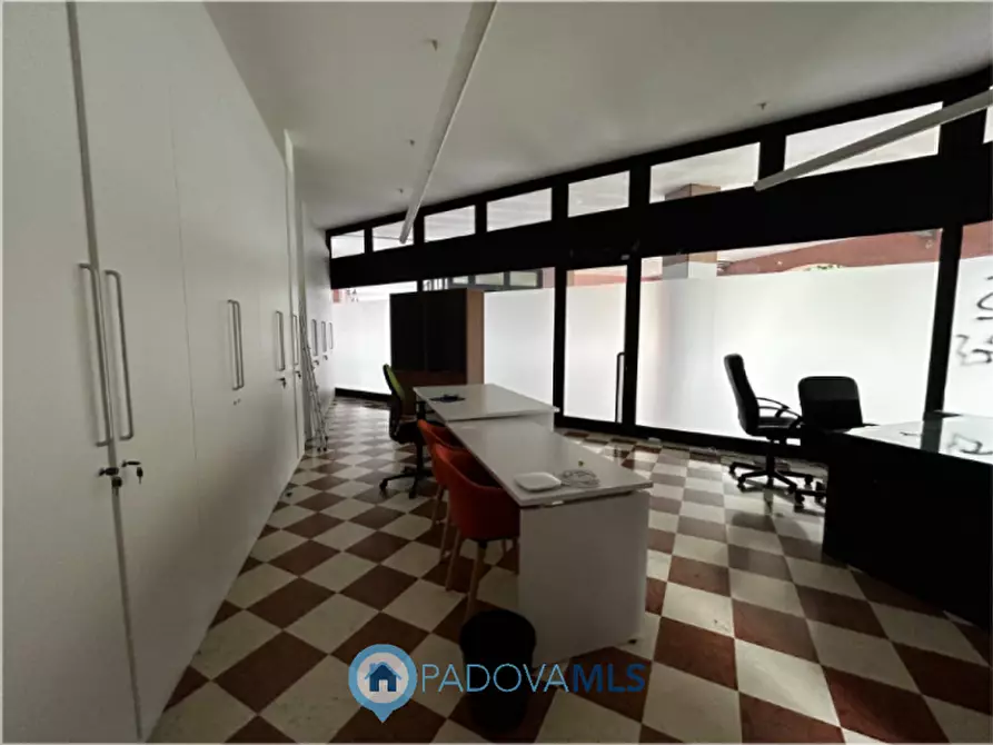 Immagine 3 di Negozio in vendita  in via san marco, 141 a Padova