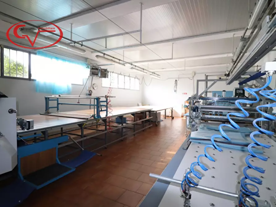 Immagine 2 di Laboratorio in vendita  in via resistenza a Bucine