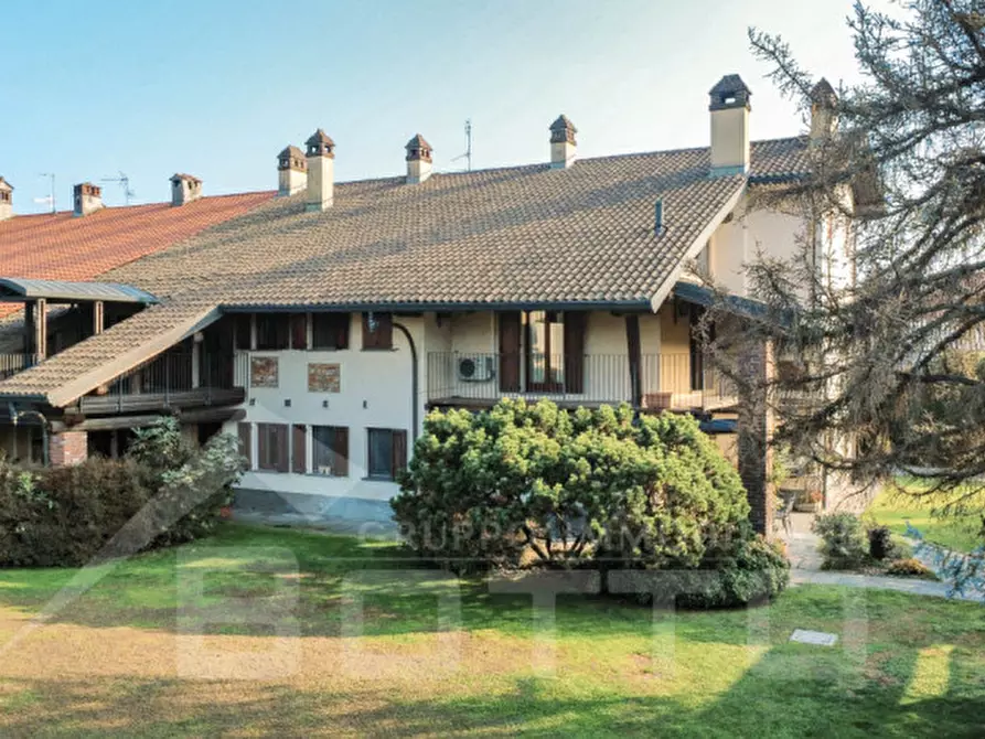 Immagine 1 di Casa indipendente in vendita  in Via Strera n 173 a Oleggio