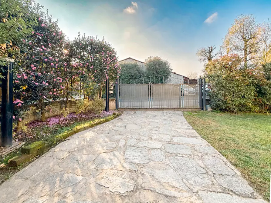 Immagine 11 di Casa indipendente in vendita  in Via Strera n 173 a Oleggio