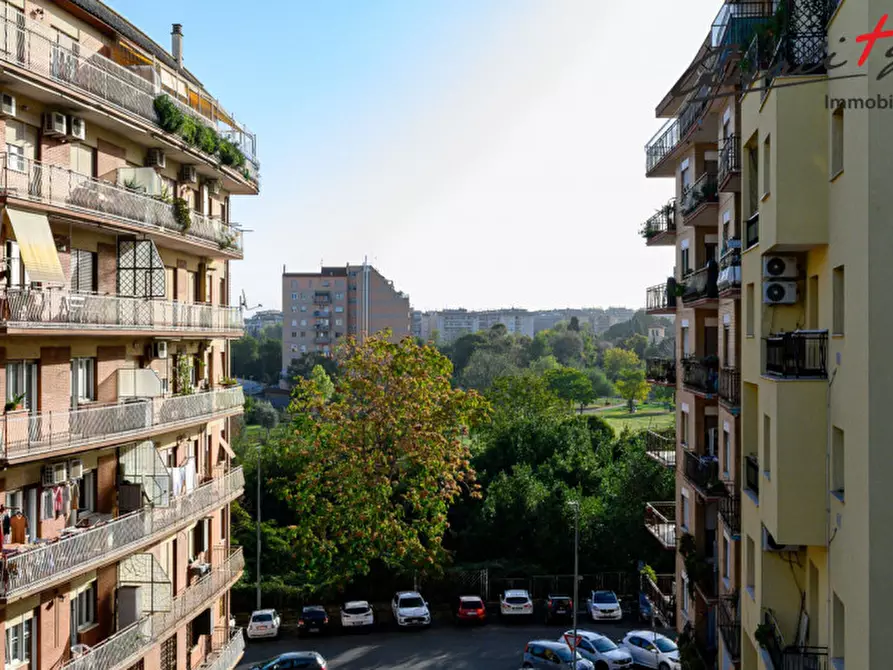 Immagine 35 di Appartamento in vendita  in Via Ugo Pesci a Roma