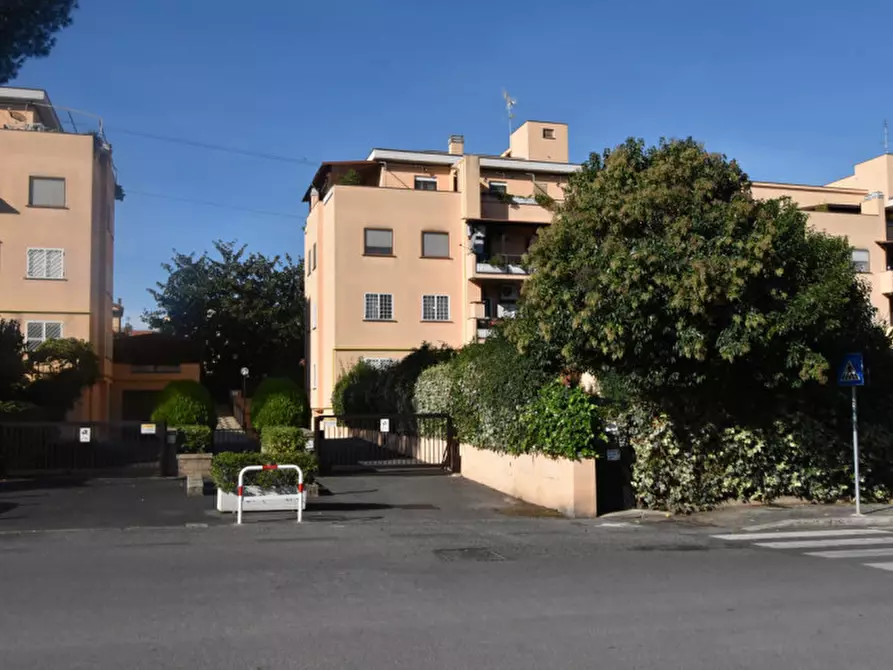Immagine 1 di Appartamento in vendita  in Via Borgo Ticino a Roma