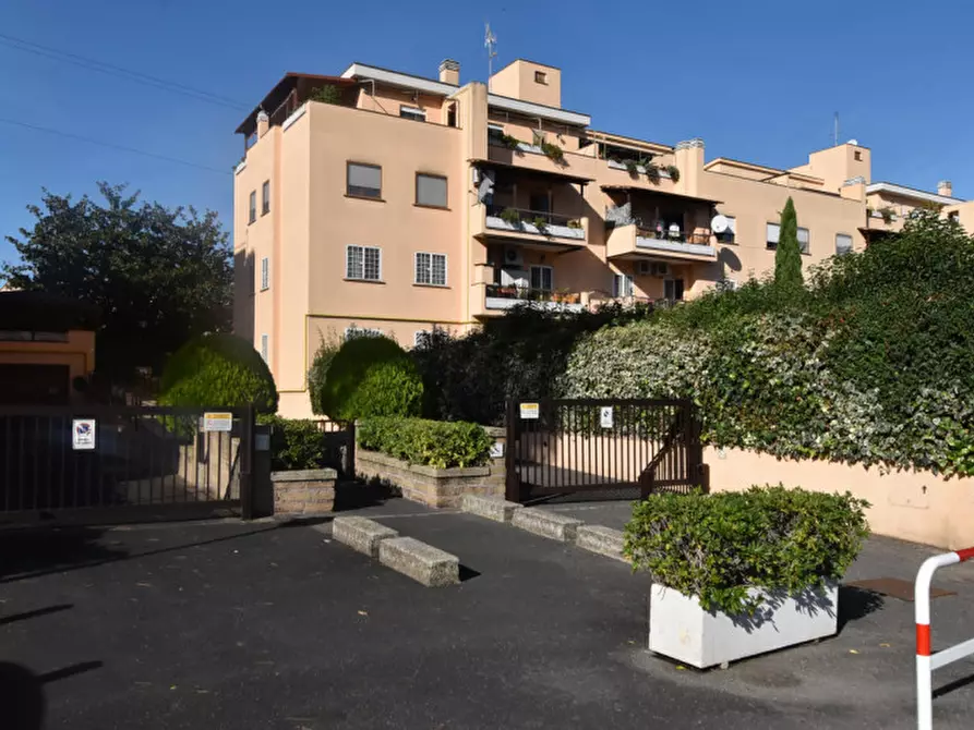 Immagine 2 di Appartamento in vendita  in Via Borgo Ticino a Roma