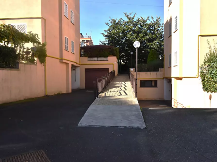 Immagine 4 di Appartamento in vendita  in Via Borgo Ticino a Roma