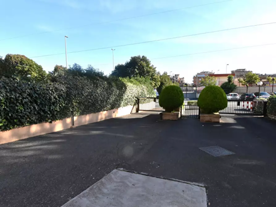 Immagine 5 di Appartamento in vendita  in Via Borgo Ticino a Roma